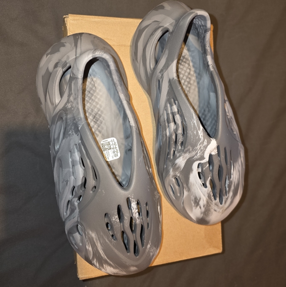 Yeezy Foam Runner Gray Marble Slip-On Kids Shoes - Picture 2 of 7